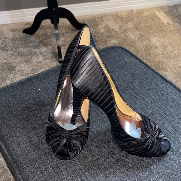🔥 Luxury BM- Black Ryba Pleated Satin Heels Size 9-Designer Luxury Heels! - Picture 7 of 14